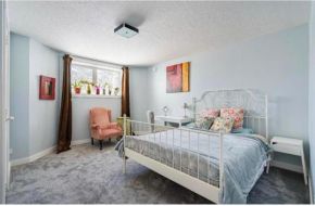 Calgary Elegant Best Garden Suite Close LRT&UC& Free Parking
